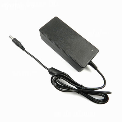 Bon prix Adaptateur d'alimentation AC DC à découpage pour ordinateur de bureau 100 % PC UL, courant de sortie 5 A, 12 V 5 A, mise en veille 240 V, entrée 3 A en ligne